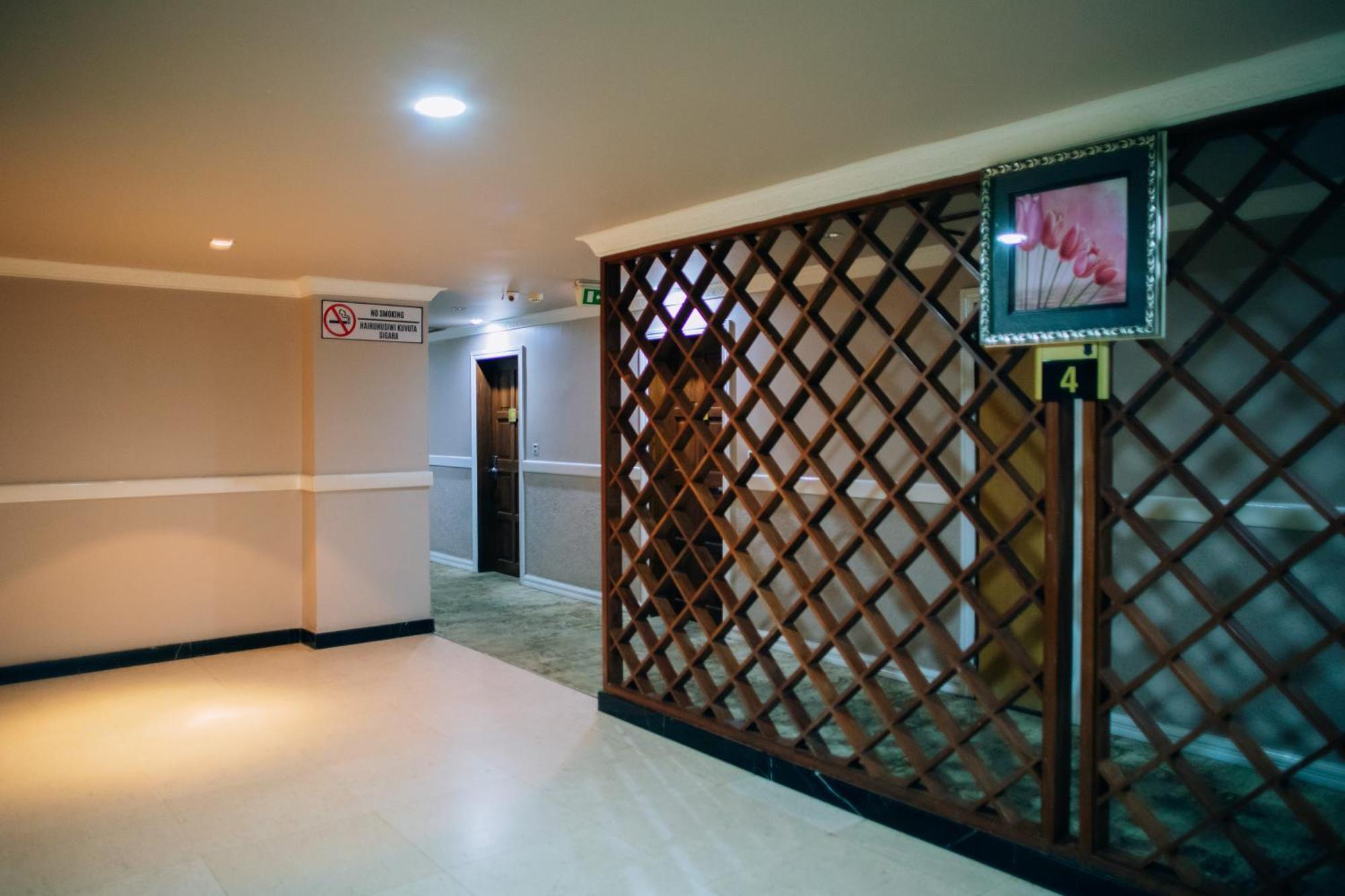 Gold Crest فندق موانزا