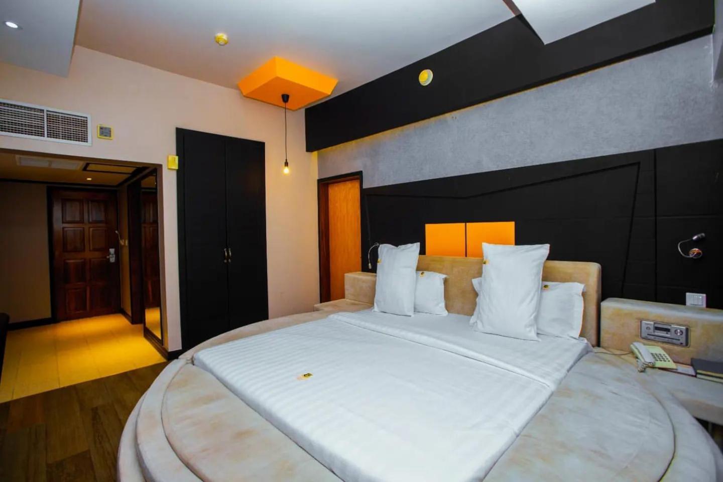 Gold Crest 4* موانزا